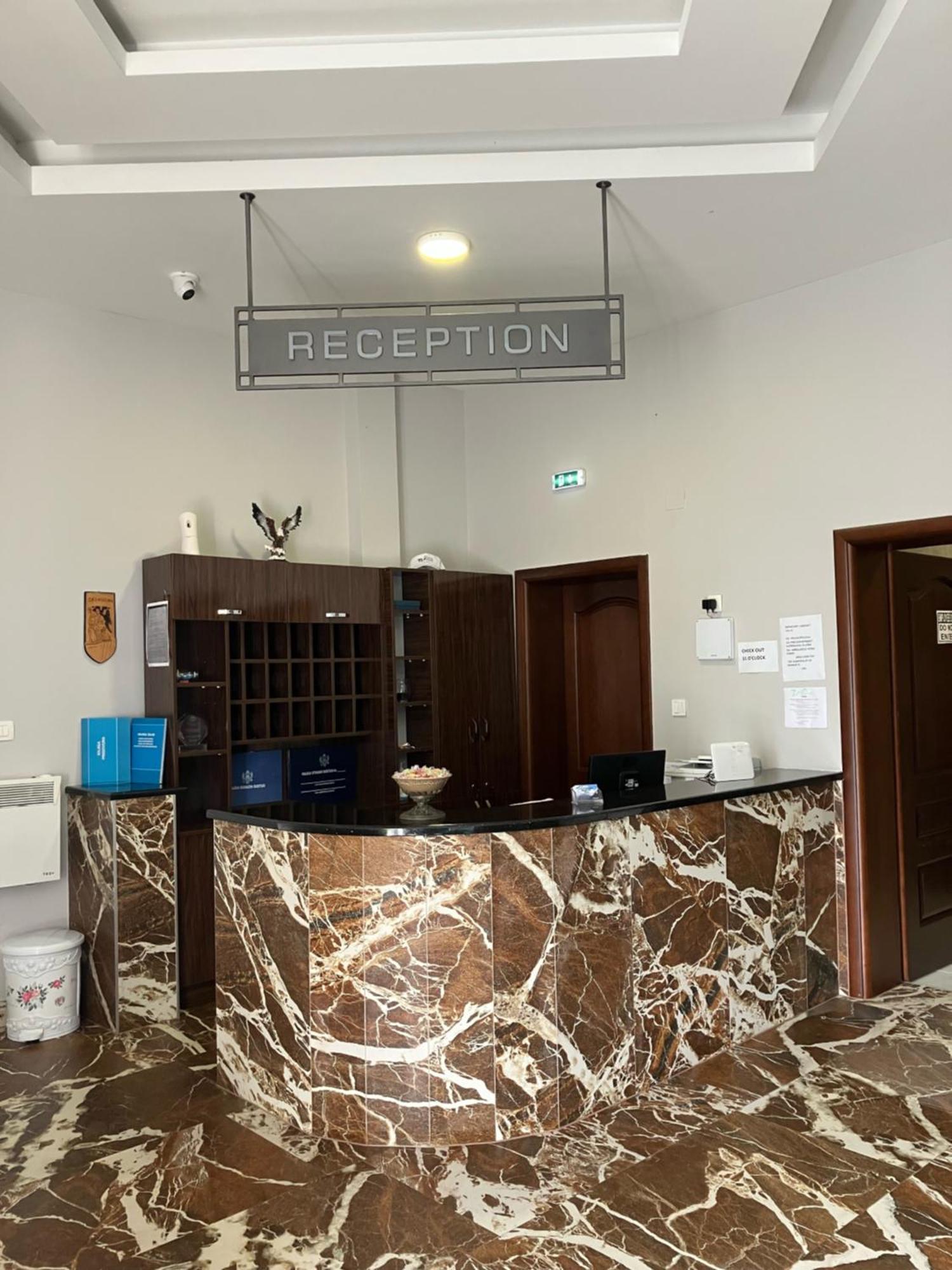 Hotel Mountain View Inn Gusinje Экстерьер фото