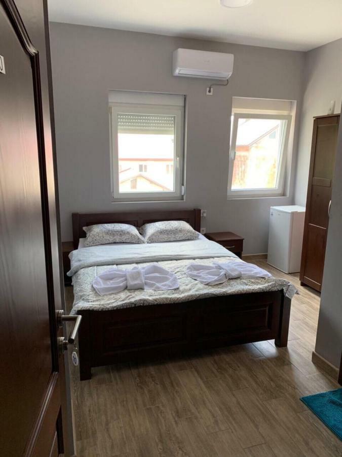 Hotel Mountain View Inn Gusinje Экстерьер фото